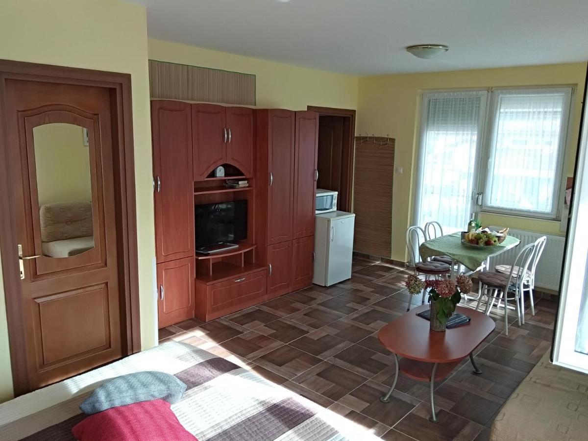 Yellow Apartmanhaz Bük Екстериор снимка