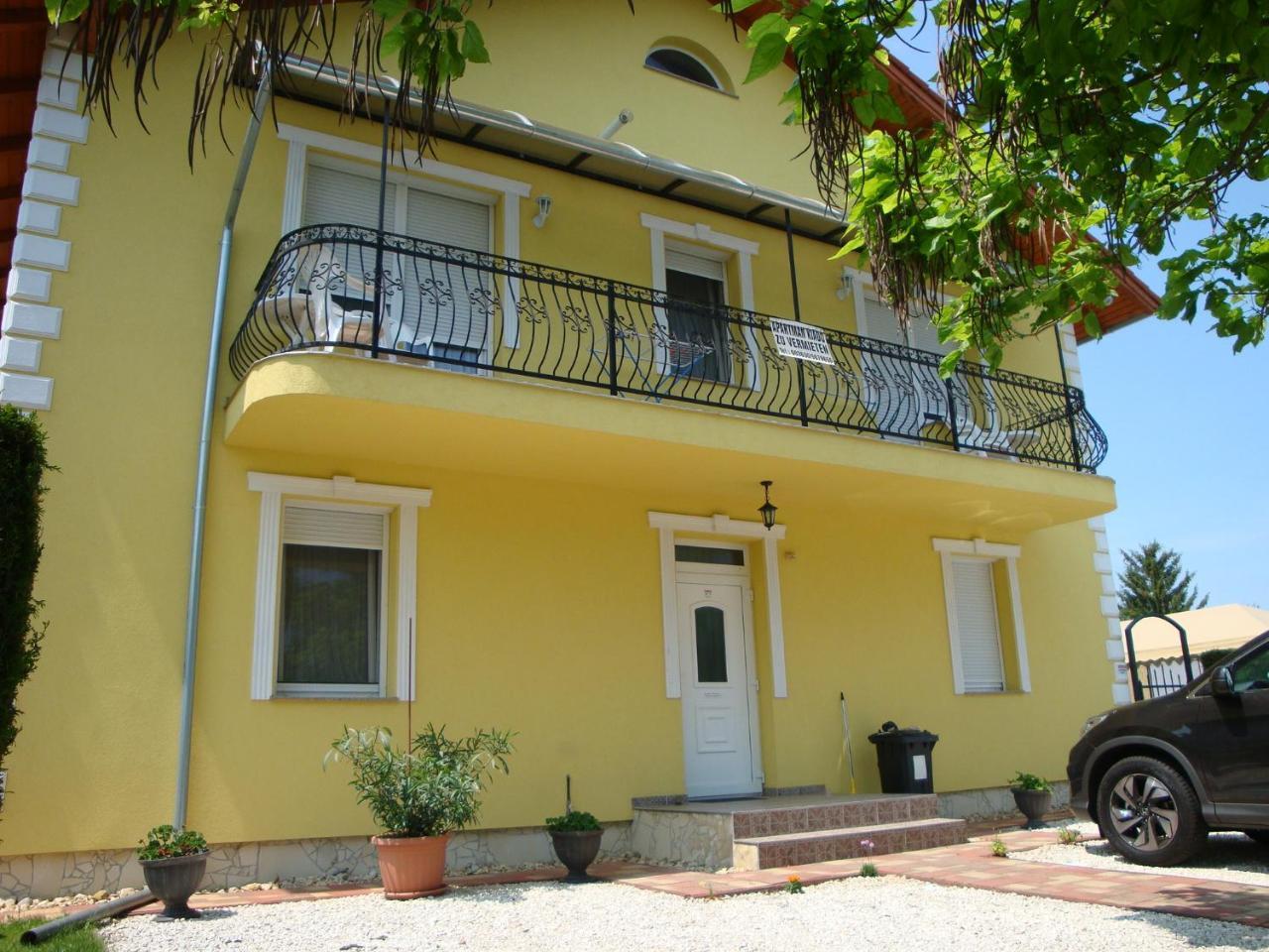 Yellow Apartmanhaz Bük Екстериор снимка