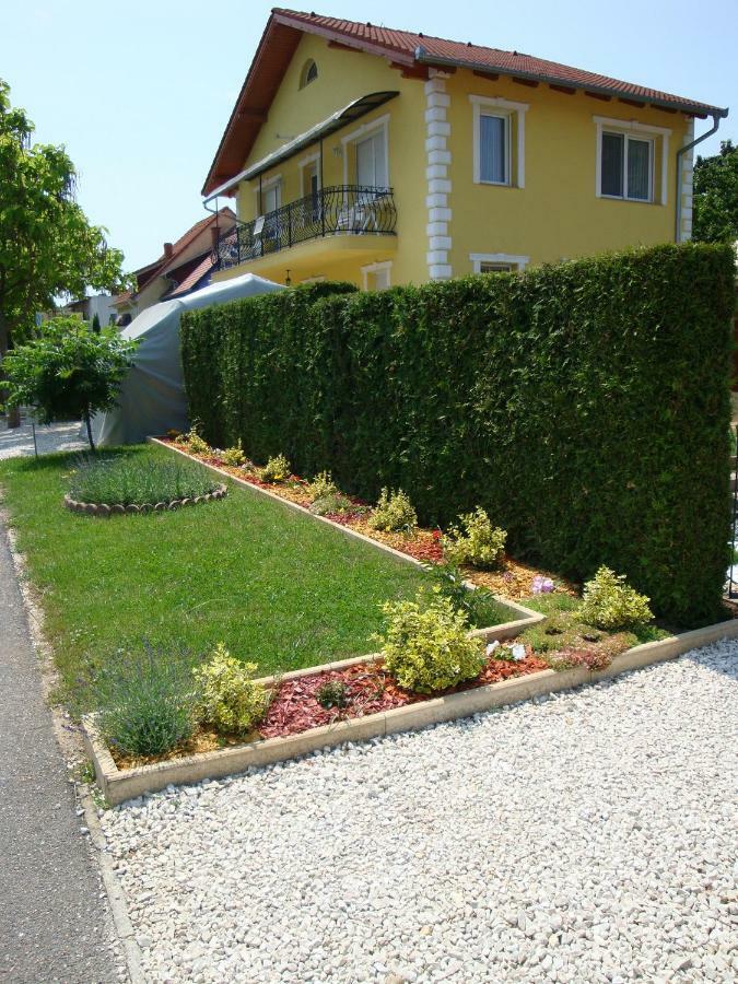 Yellow Apartmanhaz Bük Екстериор снимка